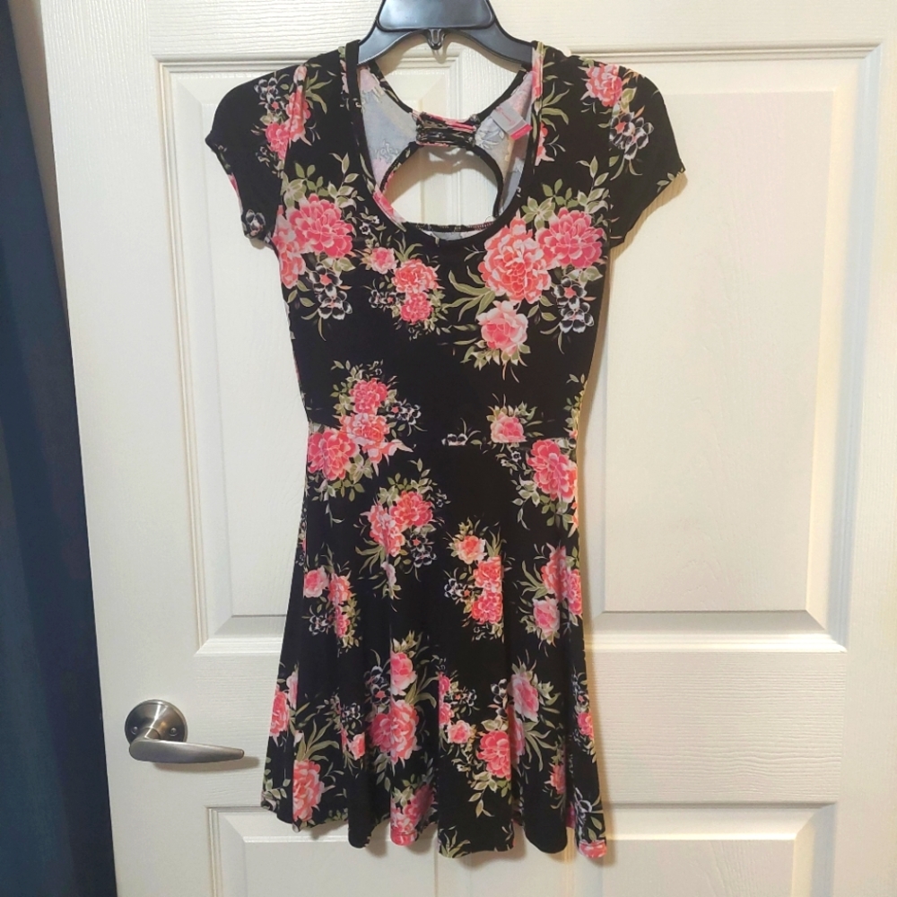 Black w/ Pink Floral print Short Sleeve Dress